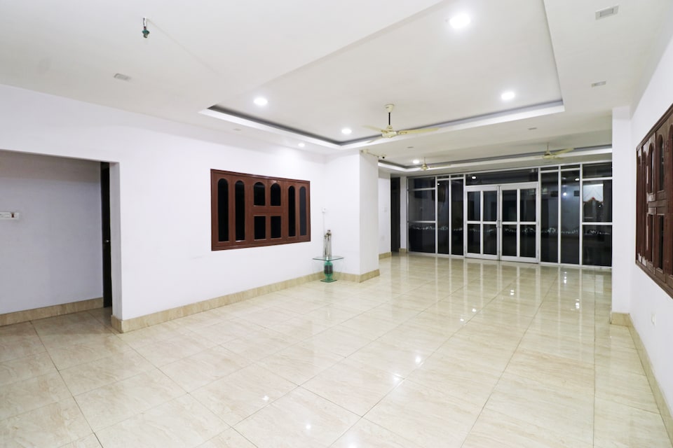 OYO 4398 Hotel Rajat Grand, Sigra, Varanasi