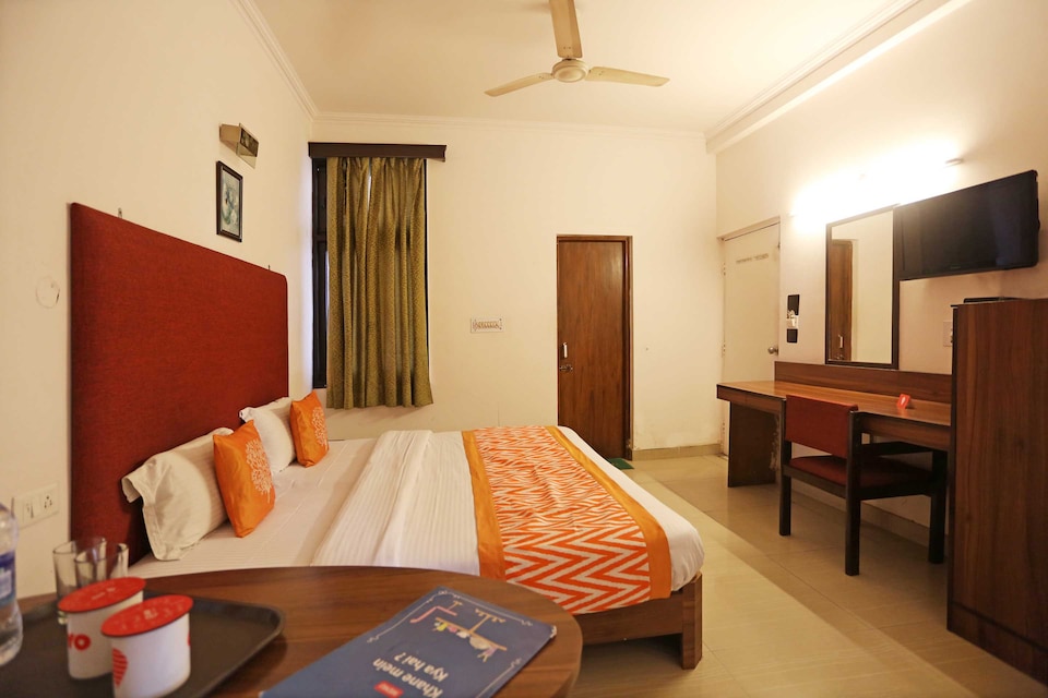 OYO 4412 Jaiguru Hotel, Tikonia Haldwani, Haldwani