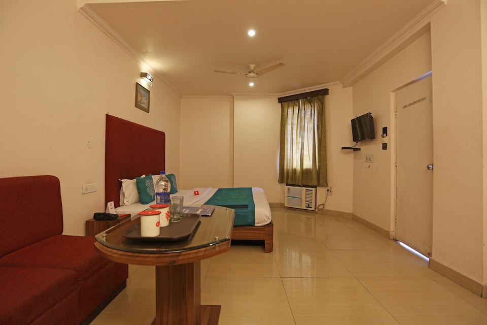 OYO 4412 Jaiguru Hotel, Tikonia Haldwani, Haldwani