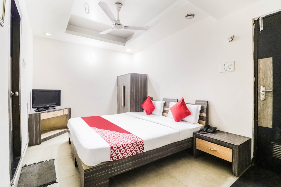 Flagship Hotel Apsara, Jaistambh Chowk, Raipur