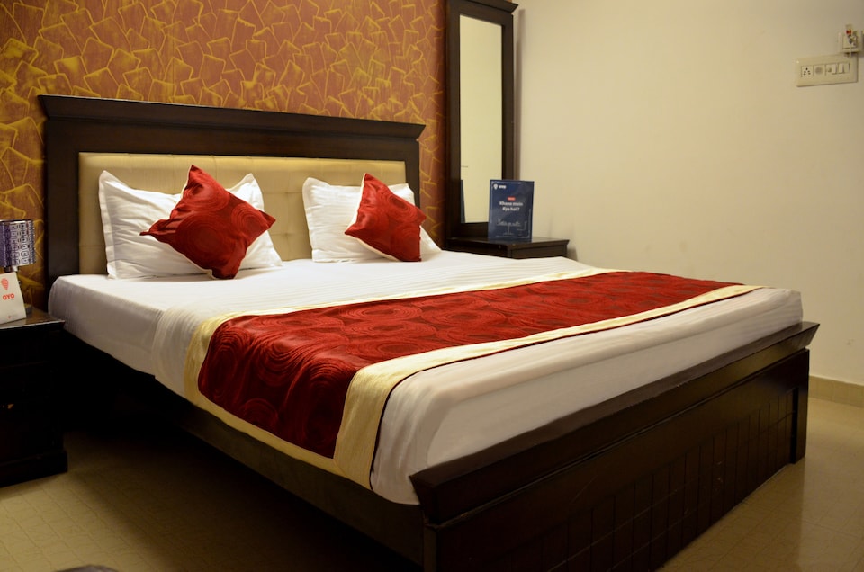 OYO 4426 Hotel Manohar Palace, Charbagh Lucknow, Lucknow