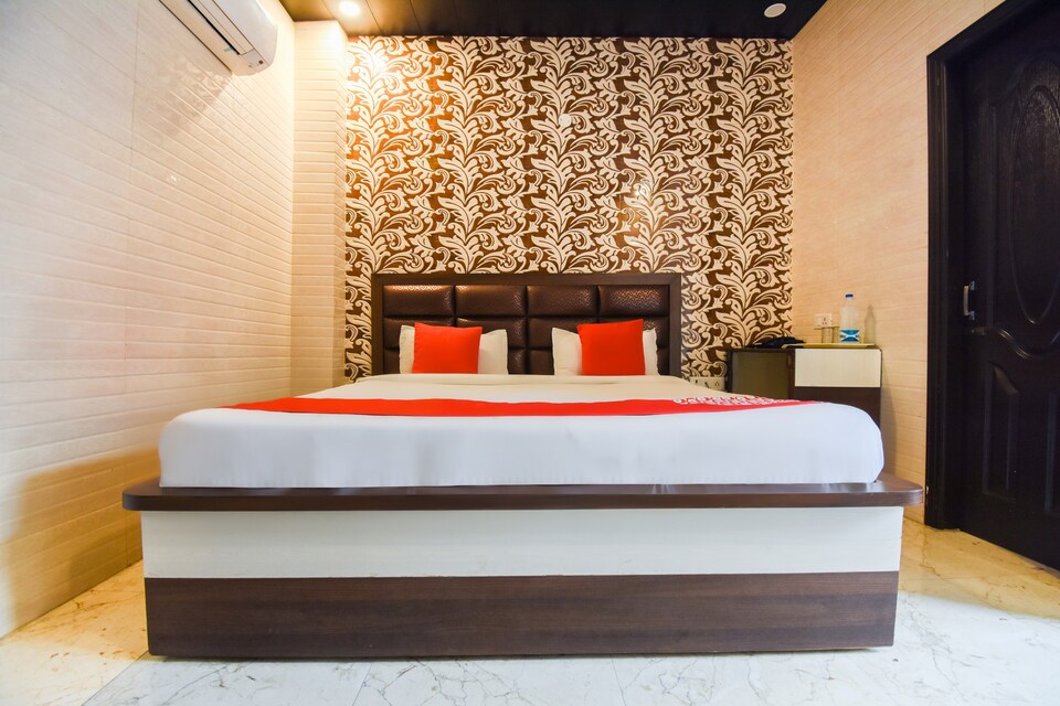 OYO Hotel Holy City, Golden Temple Road Amritsar, Amritsar