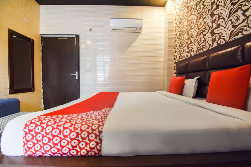 OYO Hotel Holy City, Golden Temple Road Amritsar, Amritsar