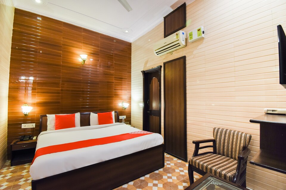 OYO Hotel Holy City, Golden Temple Road Amritsar, Amritsar