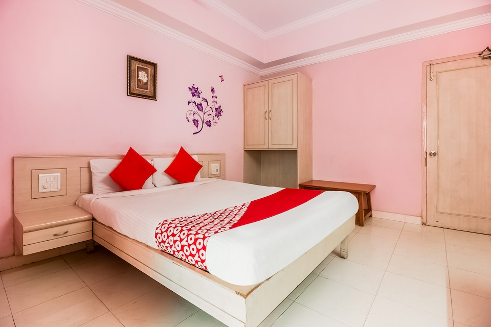 OYO 737 Hotel Manny'S Palace, Secunderabad-II, Hyderabad
