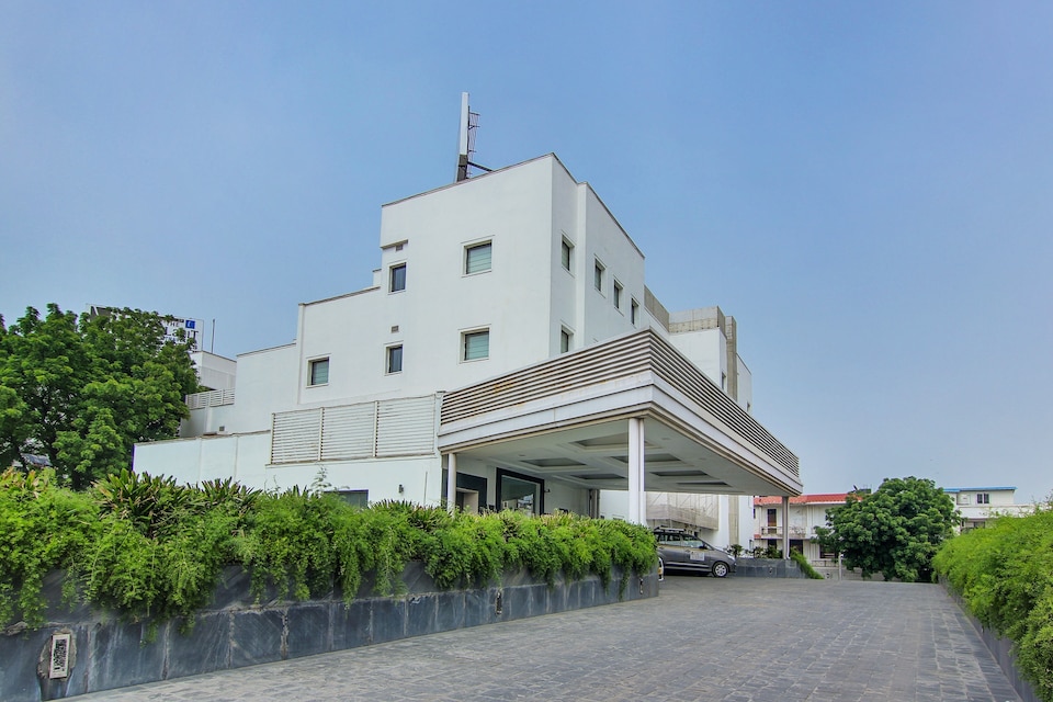 OYO 4447 Vibe By The Lalit Traveller, Faridabad, Faridabad