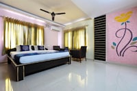OYO Maruthi Residency Inn Near Miraj Cinemas - Shalini Shivani