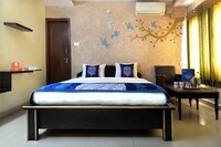 OYO Maruthi Residency Inn Near Miraj Cinemas - Shalini Shivani