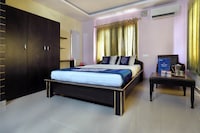 OYO Maruthi Residency Inn Near Miraj Cinemas - Shalini Shivani