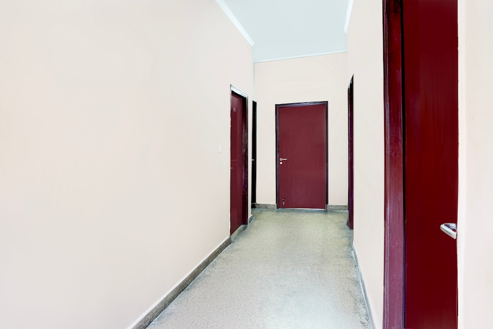 Super Hotel O GMS Road Ballupur Chowk, GMS Road Dehradun, Dehradun