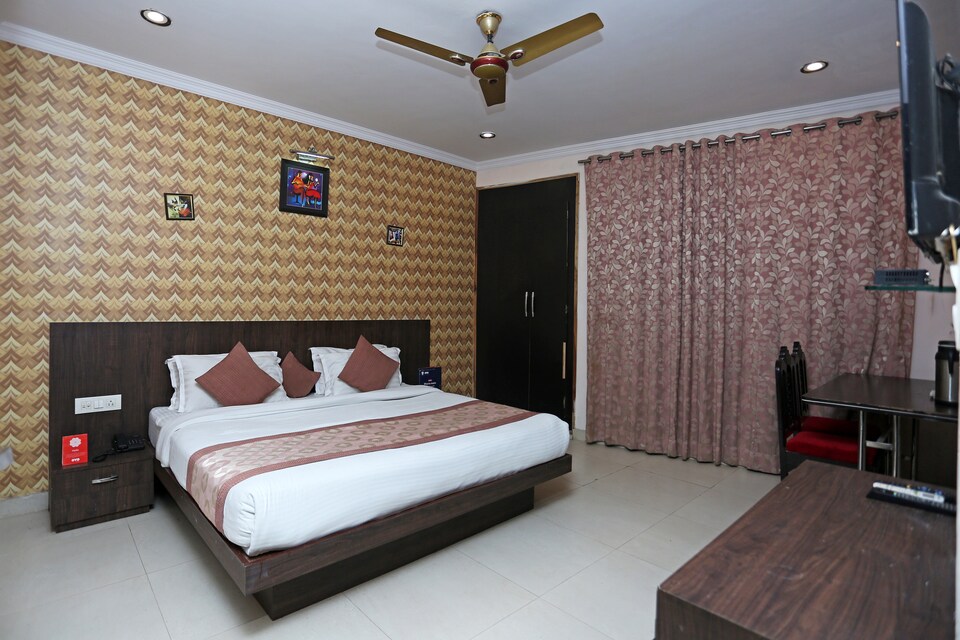 OYO 4471 Hotel Rajmahal, Pilibhit Bypass Road, Bareilly