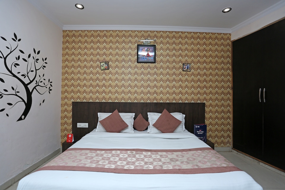 OYO 4471 Hotel Rajmahal, Pilibhit Bypass Road, Bareilly