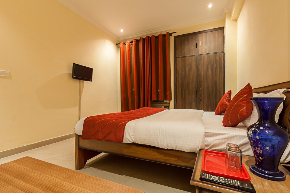 OYO Rooms 012 Noida Film City II, Noida Expressway SEZ, Noida