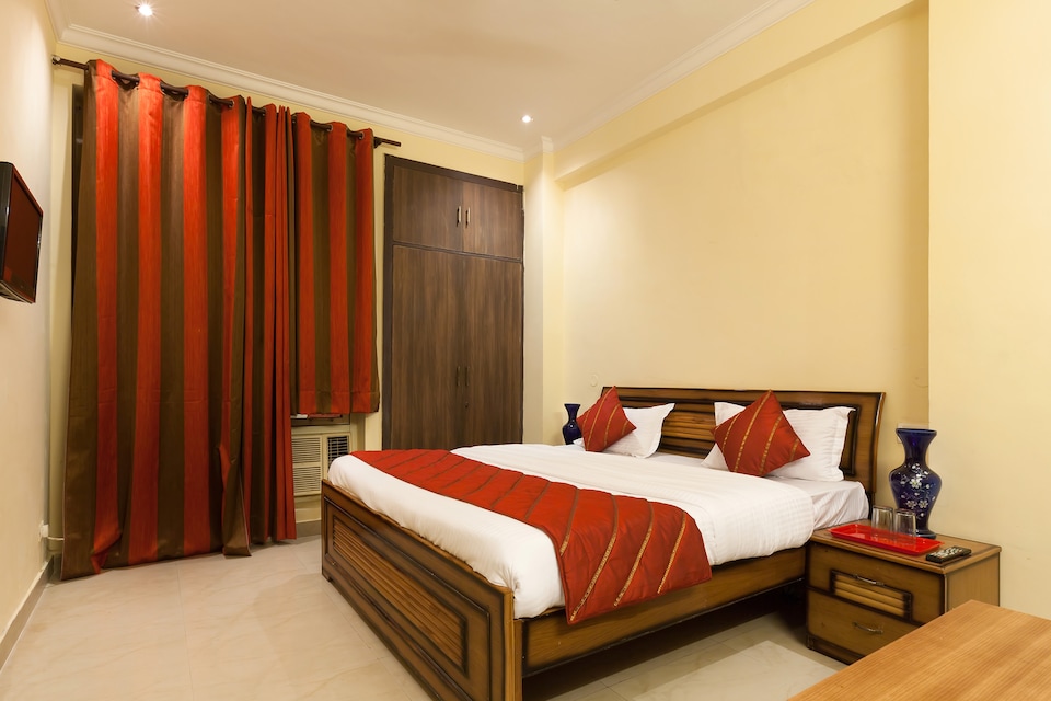 OYO Rooms 012 Noida Film City II, Noida Expressway SEZ, Noida