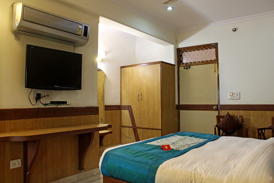 OYO 4483 Hotel Solitaire, Corporate Complex, Agra