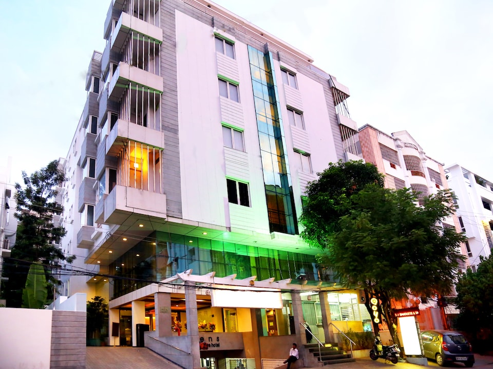 OYO Premium 045 Sri Nagar Colony, Banjara Hills, Hyderabad