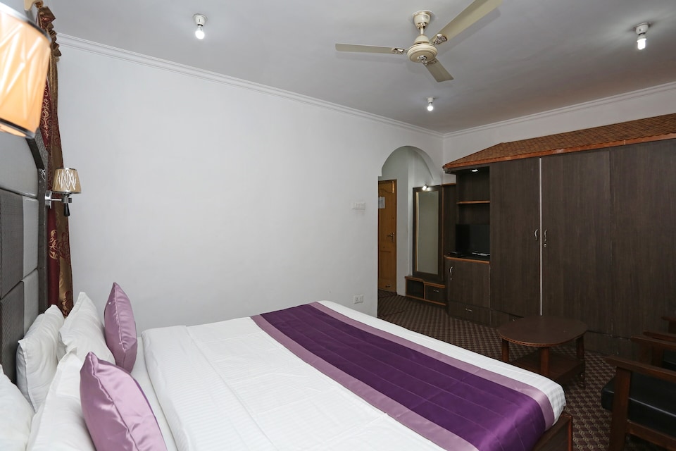 OYO 4487 Hotel Al Azra, Rajbagh Srinagar, Srinagar