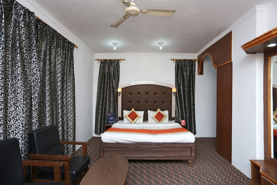 OYO 4487 Hotel Al Azra, Rajbagh Srinagar, Srinagar