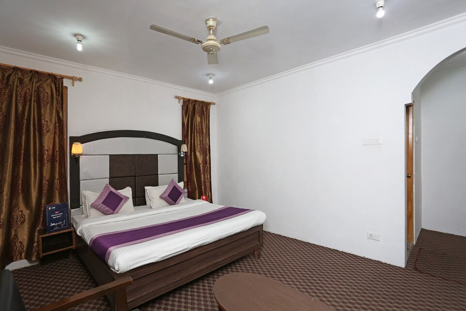 OYO 4487 Hotel Al Azra, Rajbagh Srinagar, Srinagar