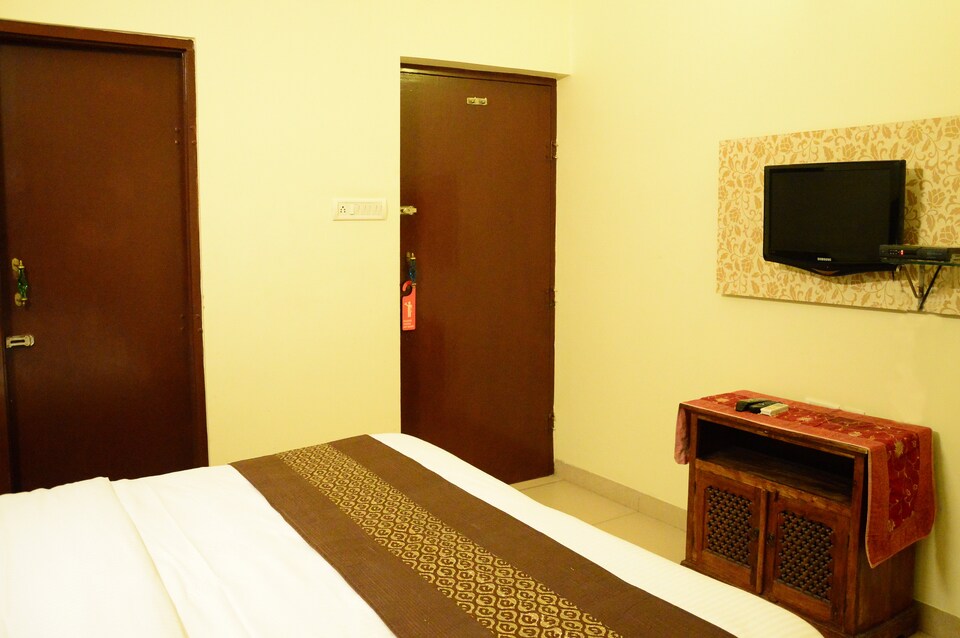 OYO 4495 Hotel City Home, Raja Park Jaipur, Jaipur
