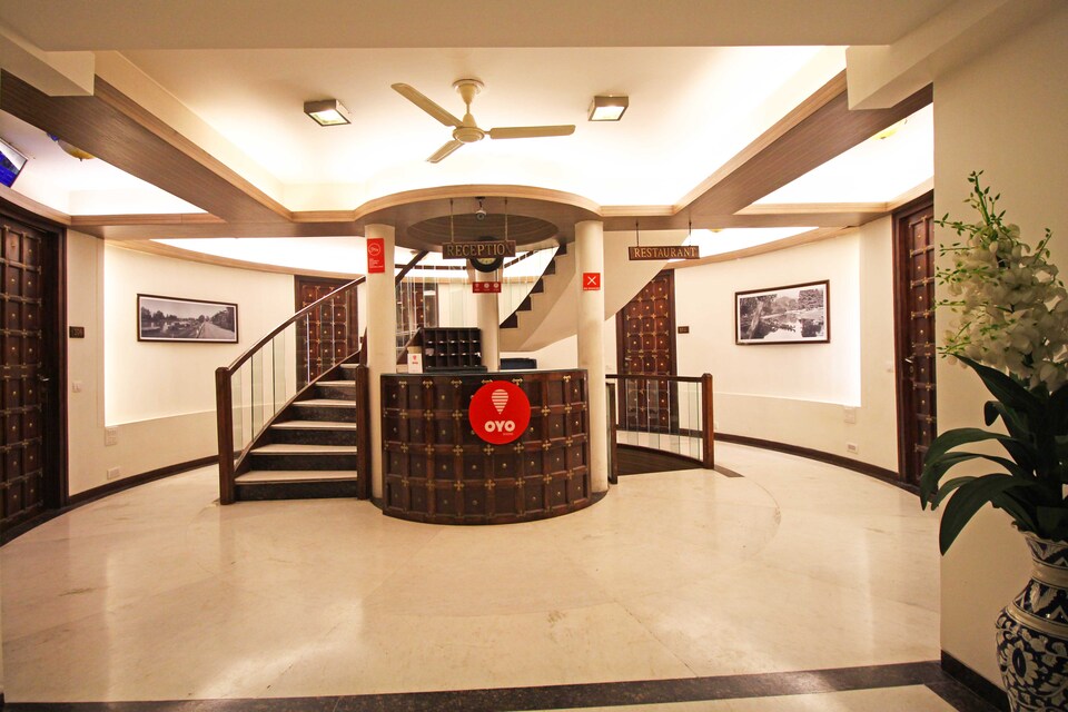 OYO 4512 Royal Khazir Boutique, Dalgate Srinagar, Srinagar