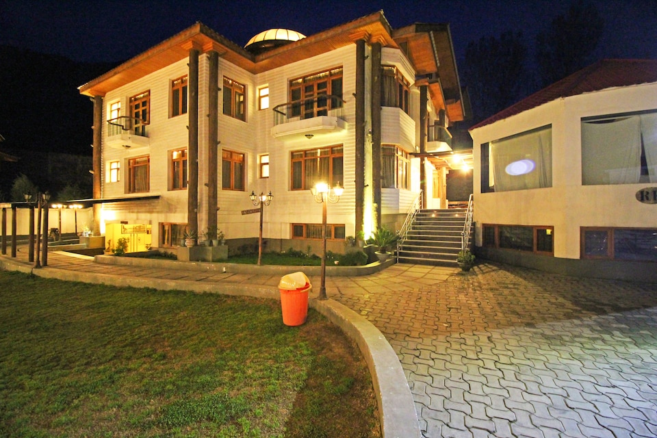 OYO 4512 Royal Khazir Boutique, Dalgate Srinagar, Srinagar