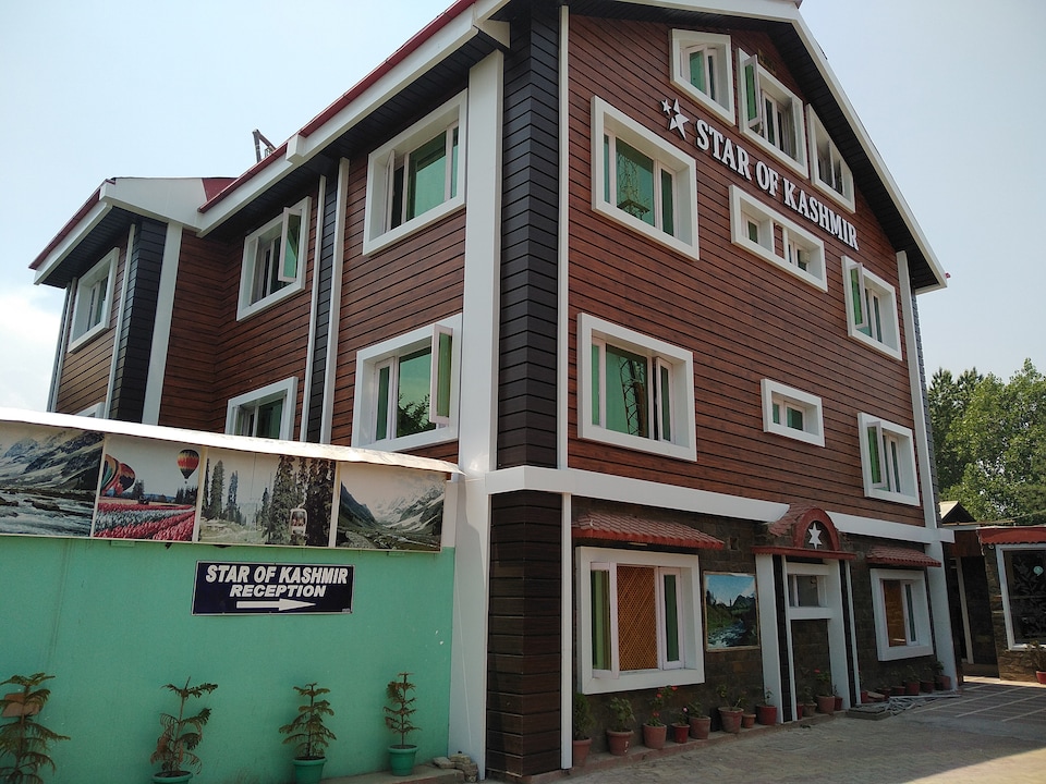 OYO 4529 Hotel Star of Kashmir, Rajbagh Srinagar, Srinagar
