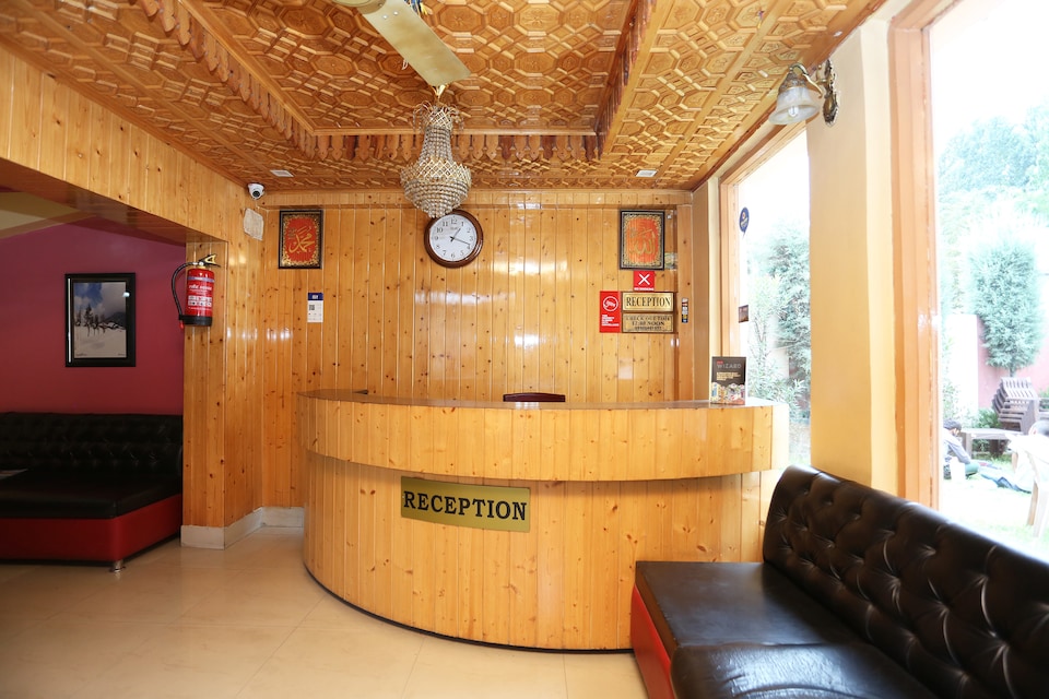 OYO 4529 Hotel Star of Kashmir, Rajbagh Srinagar, Srinagar