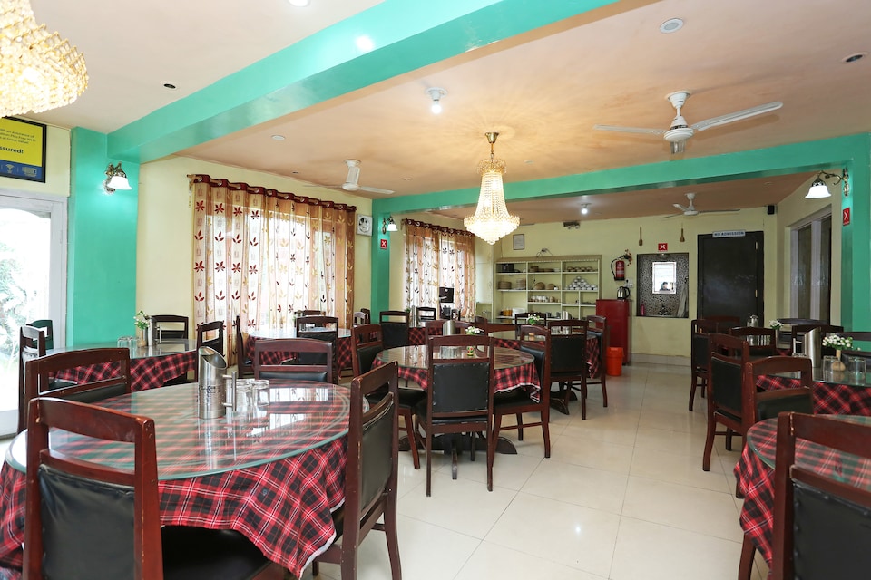 OYO 4529 Hotel Star of Kashmir, Rajbagh Srinagar, Srinagar