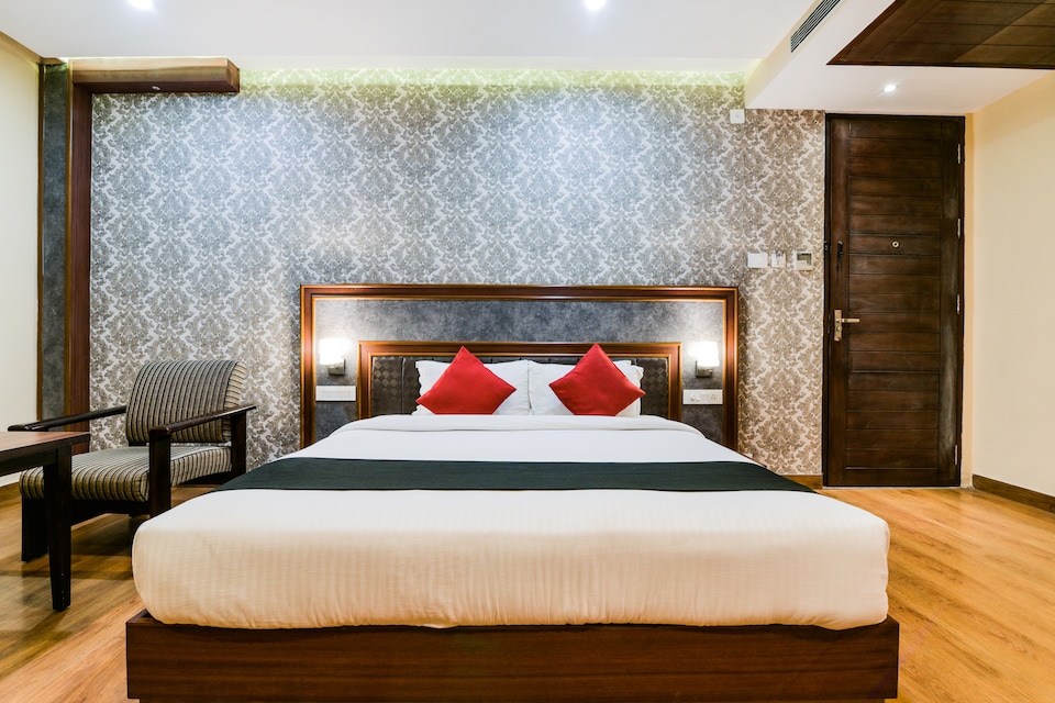 Capital O 4535 Hotel Uma Palace, Cantonment, Varanasi