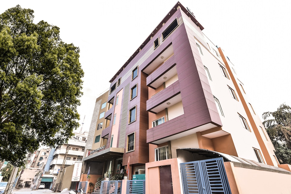 Capital O 4535 Hotel Uma Palace, Cantonment, Varanasi
