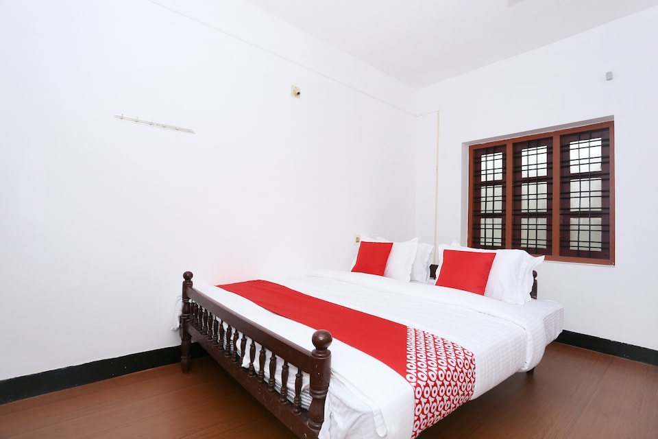 OYO Flagship 45302 Kaveri Tourist Home Guruvayur, Guruvayur-II, Guruvayur