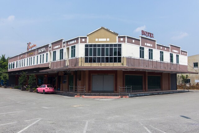 OYO 43939 Chemor Inn