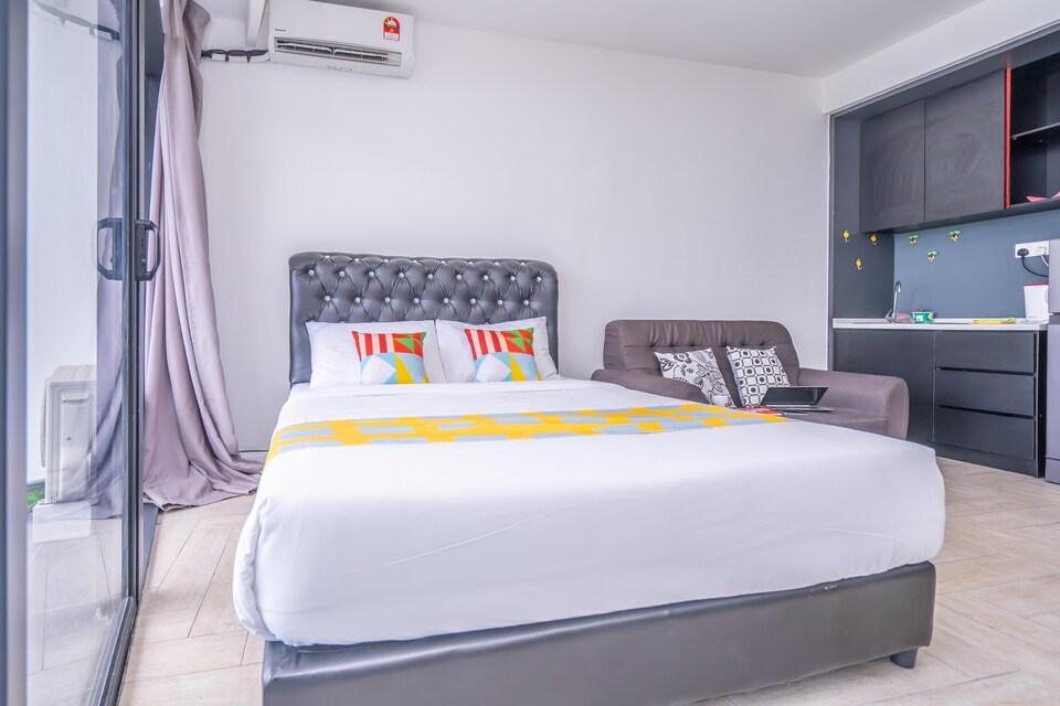 OYO Home 43943 Breathtaking 1br Empire City Marriot , Damansara Perdana, Petaling Jaya