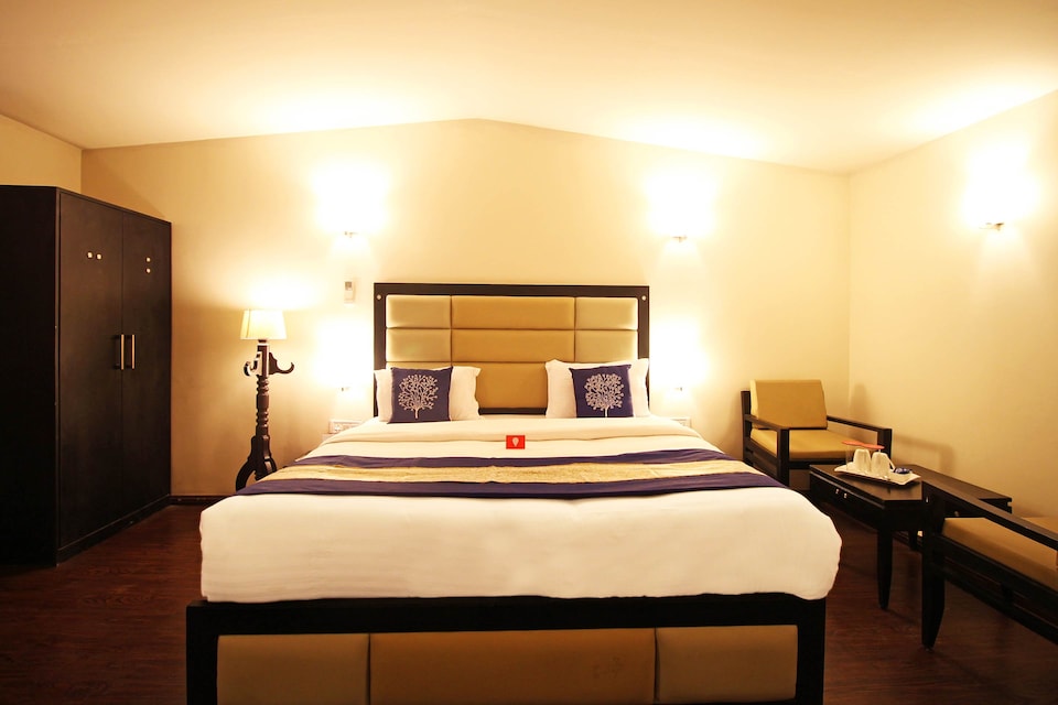 OYO Aksa Hotel Srinagar, Dalgate Srinagar, Srinagar