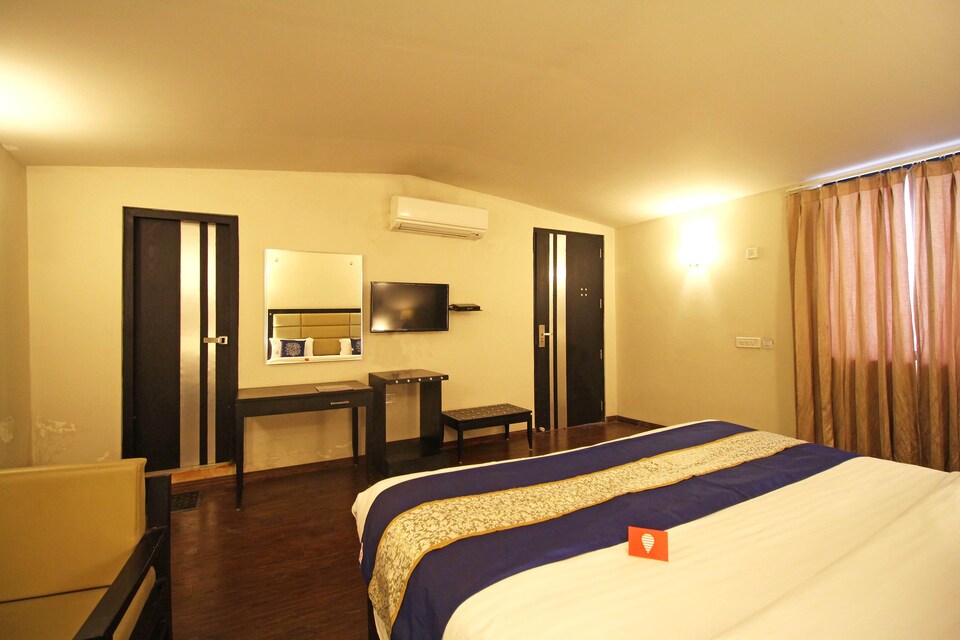OYO Aksa Hotel Srinagar, Dalgate Srinagar, Srinagar