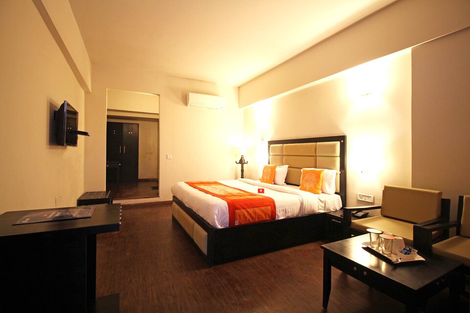 OYO Aksa Hotel Srinagar, Dalgate Srinagar, Srinagar