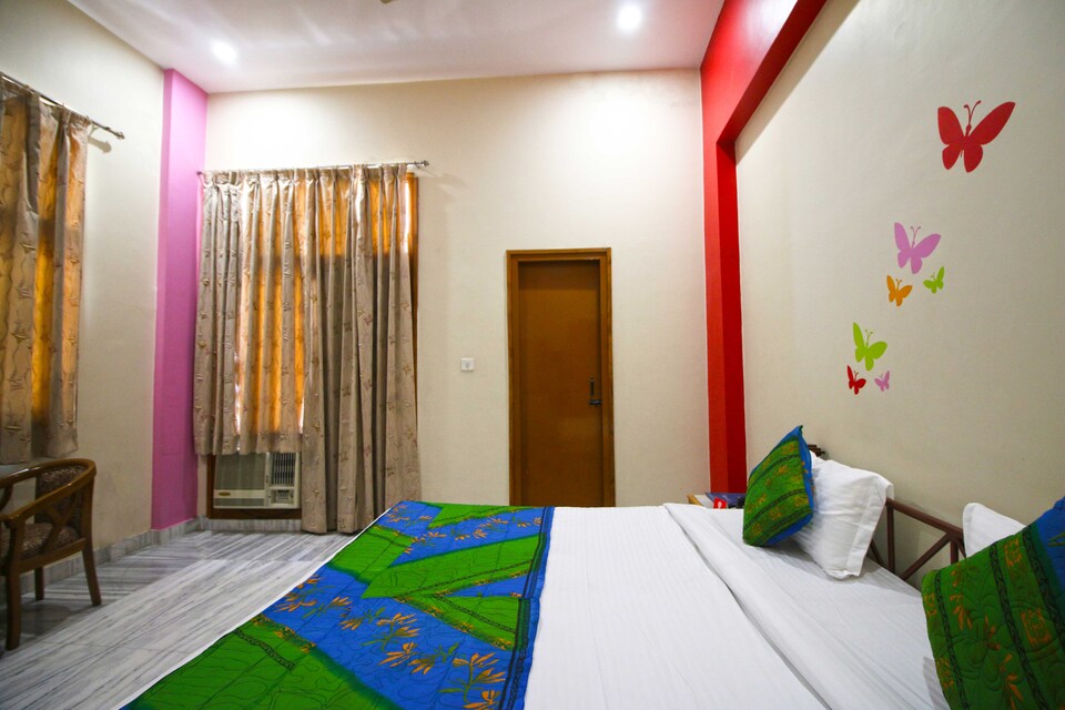 OYO 4553 Hotel Chandra Pushp Palace, Corporate Complex, Agra
