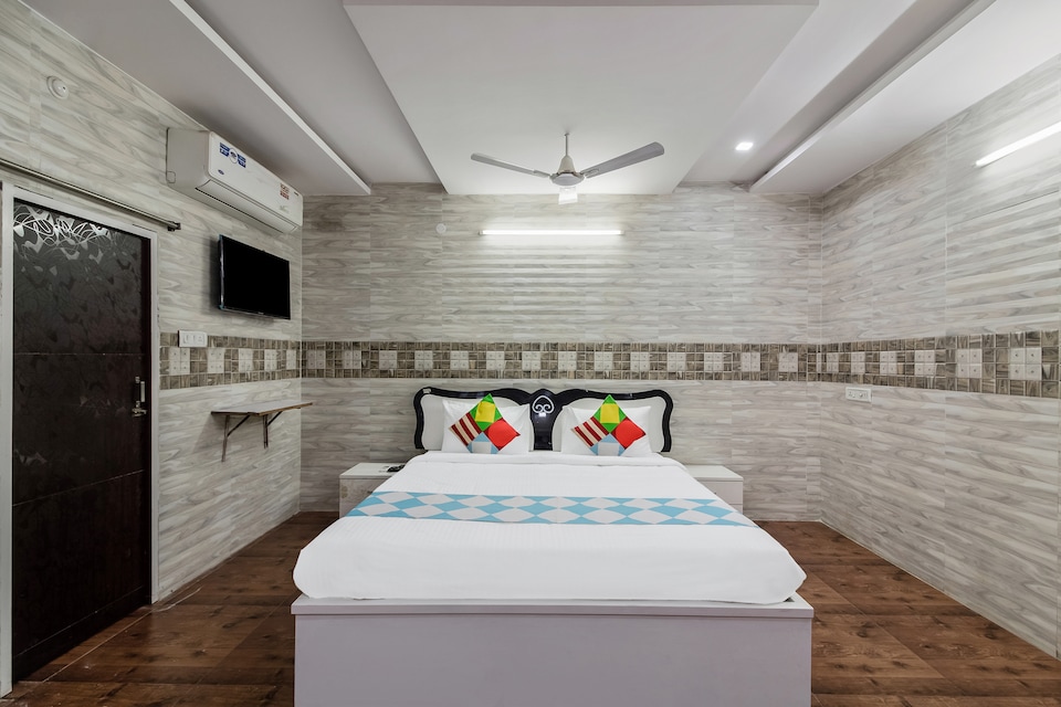 OYO 45368 Grand Stay Near Secunderabad Bus Stand, Secunderabad, Hyderabad