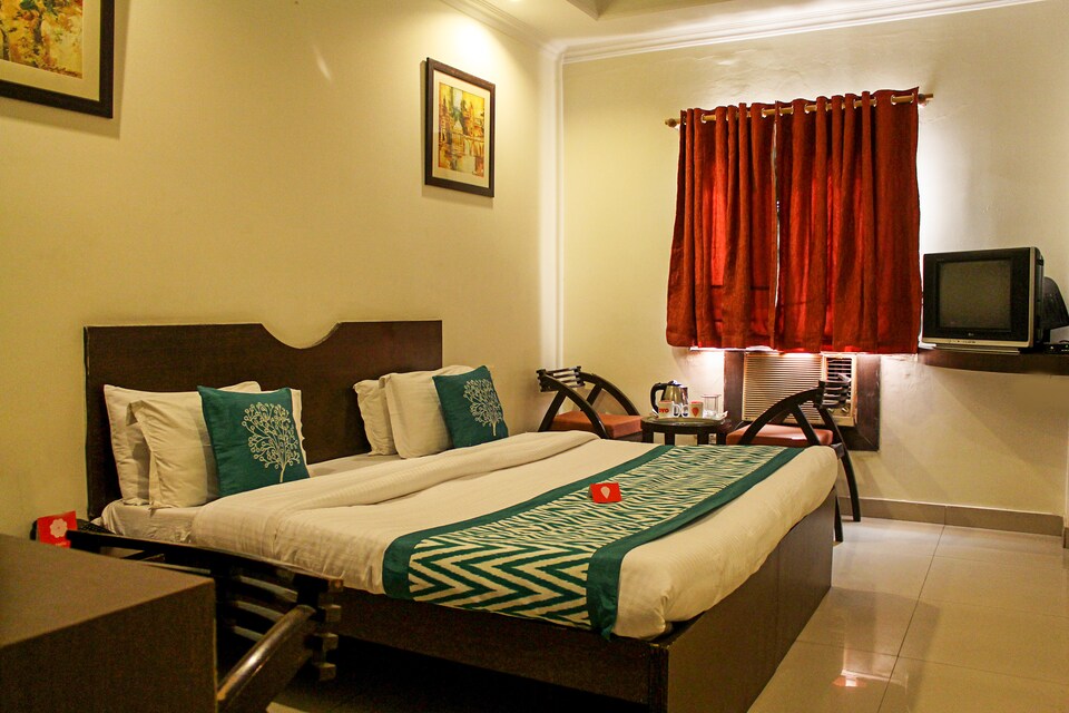 Capital O Hotel Heritage, Fatehabad Road, Agra