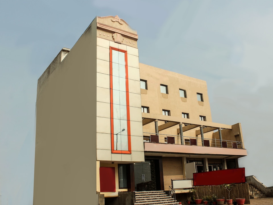 Capital O Hotel Heritage, Fatehabad Road, Agra