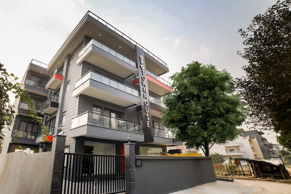 OYO Townhouse 162 Sector 52 Near Appu Ghar, Huda 2, Gurgaon