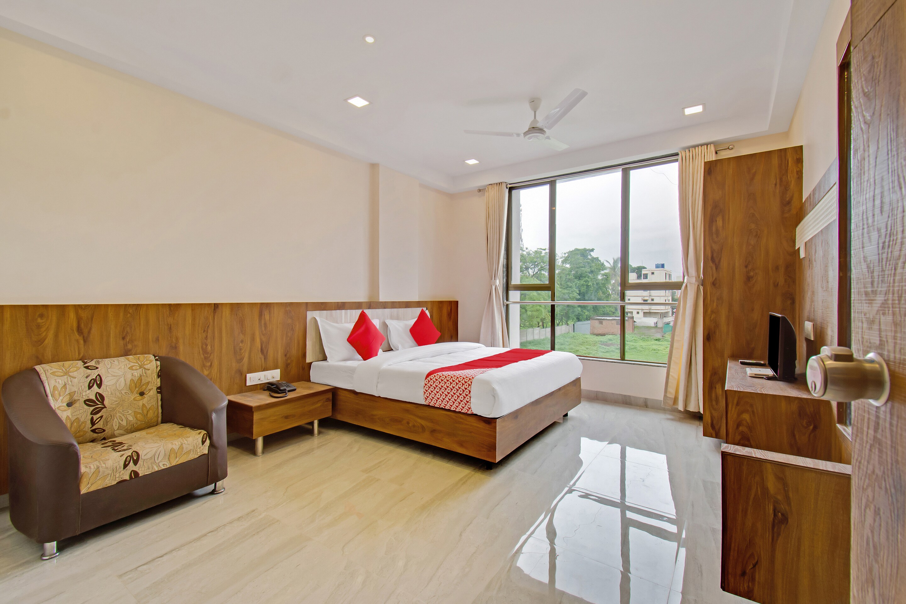Book OYO Shirdi      night