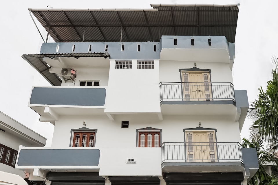 OYO 45473 Welcoming Stay Near KIMS Hospital, Edapally Kochi, Kochi