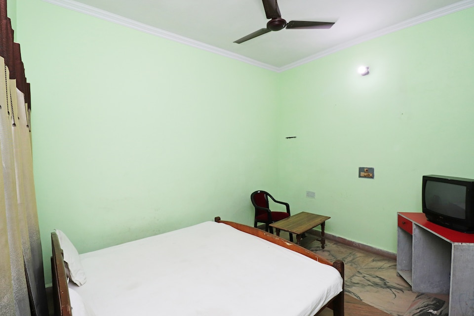 SPOT ON 45487 Hotel Day & Night, Jaunpur, Jaunpur
