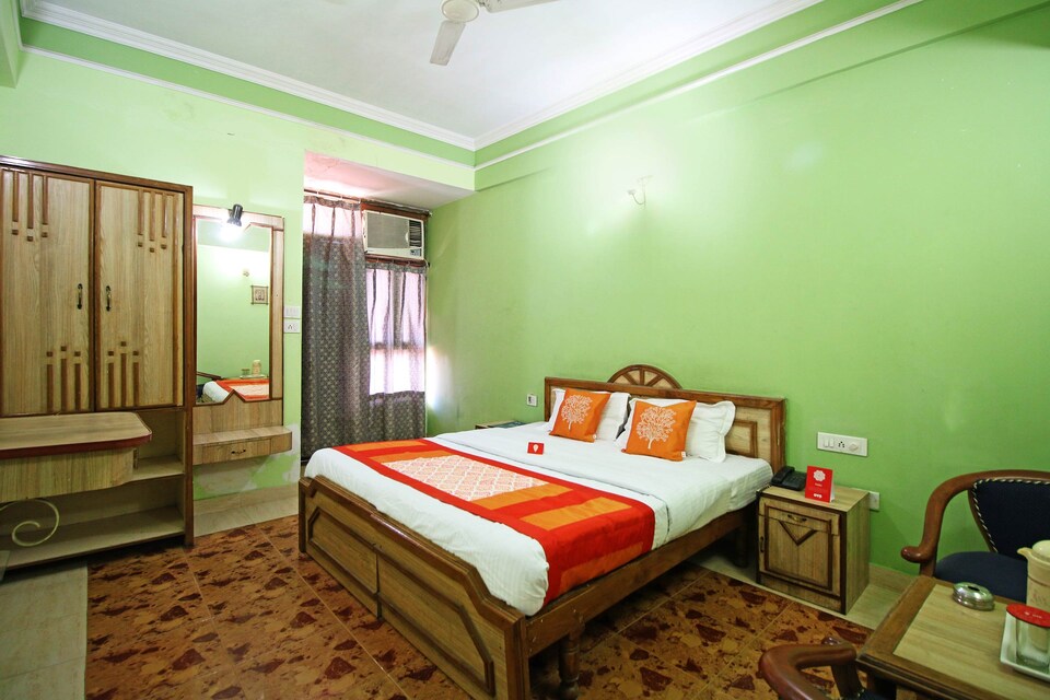 OYO 4567 Amrit Regency, Dehradun ISBT, Dehradun