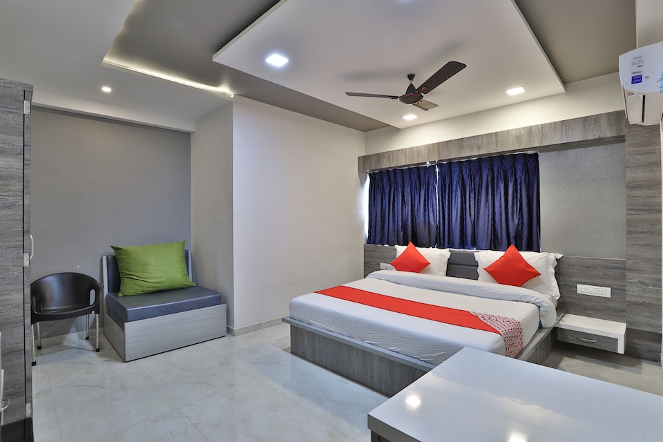 OYO 45498 Hotel Preet Palace, Valsad, Valsad