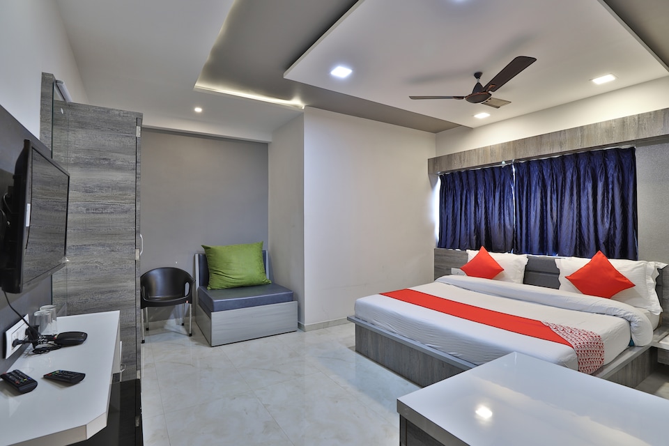 OYO 45498 Hotel Preet Palace, Valsad, Valsad