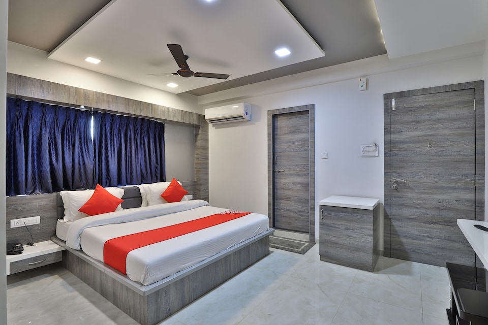 OYO 45498 Hotel Preet Palace, Valsad, Valsad