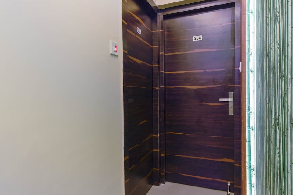 Collection O 45521 Hotel Rayna Inn, Park Circus Kolkata, Kolkata